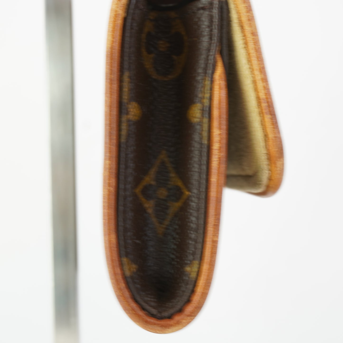 Louis Vuitton Pochette Mono