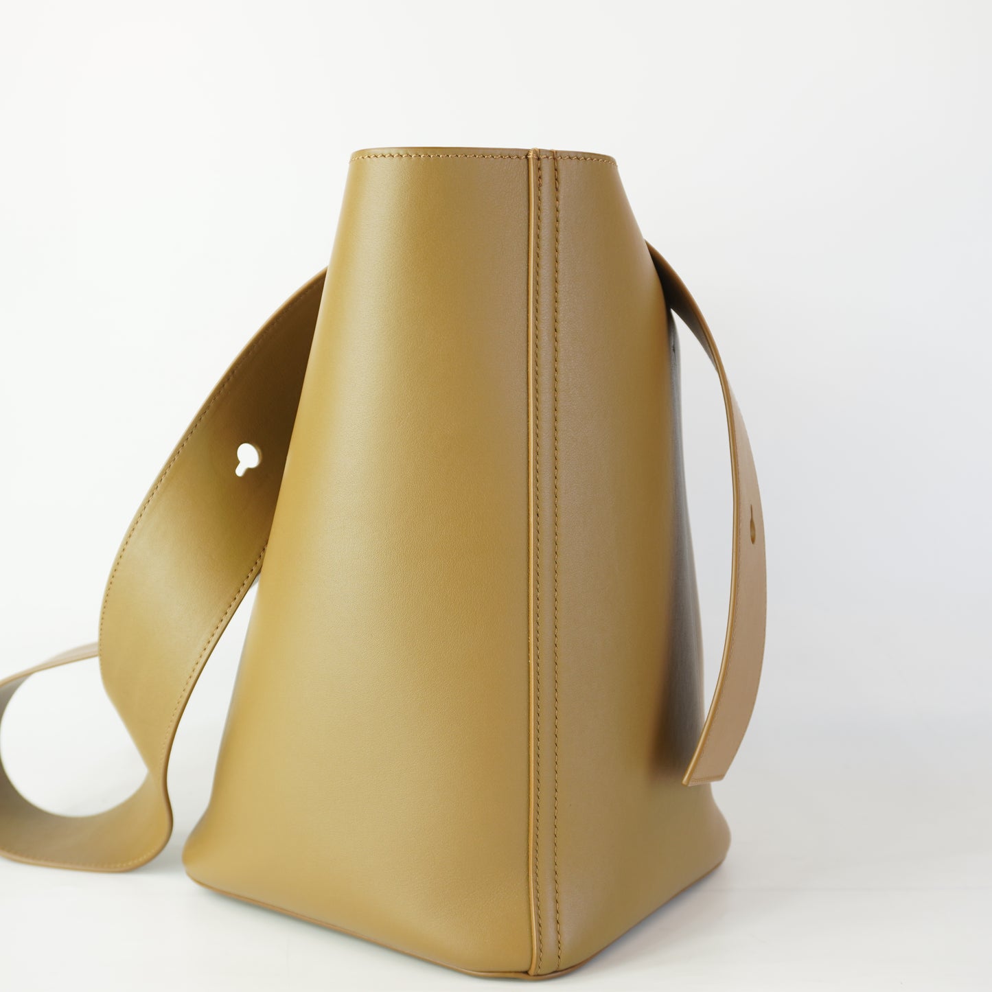 Loewe Pebble Bucket Bag Brown GHW