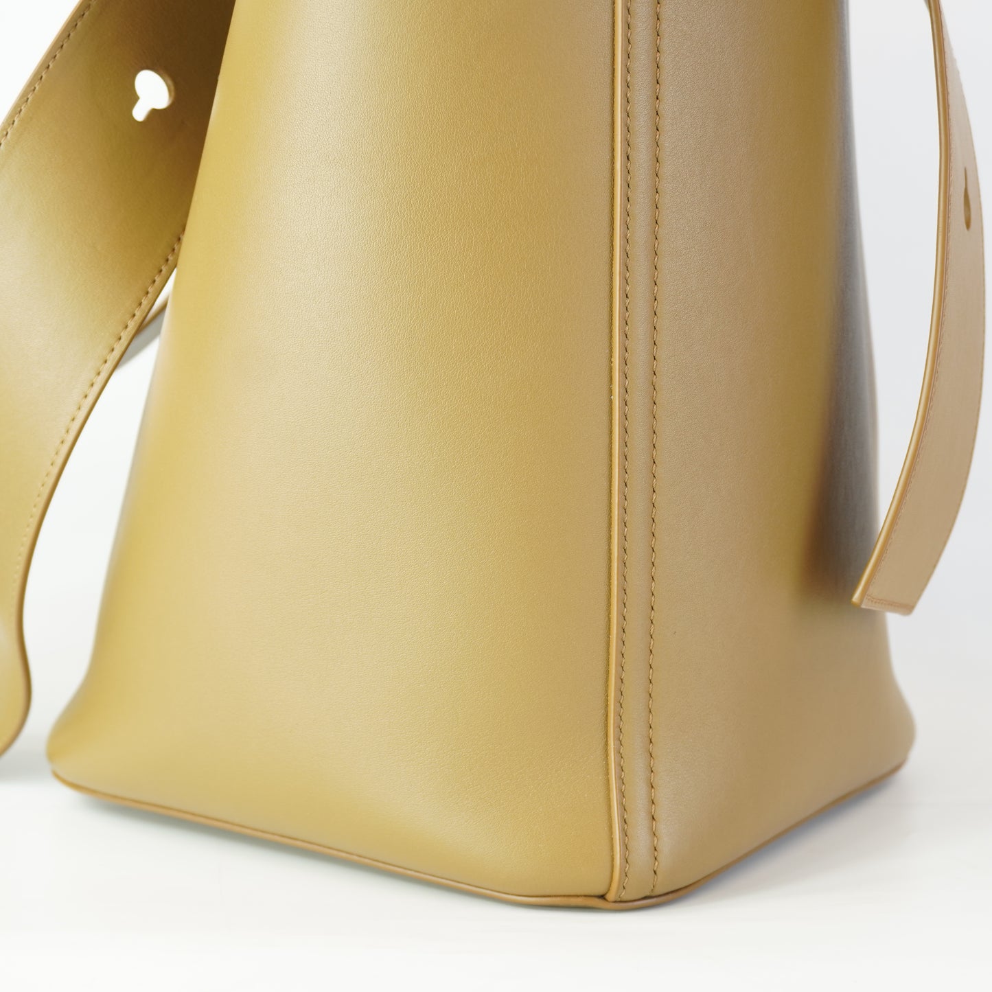 Loewe Pebble Bucket Bag Brown GHW