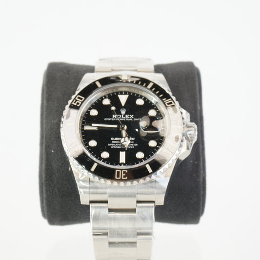 SUBMARINER BLACK DIAL WITH DATE 41MM STAINLESS STEEL S/N: 27D948J2 #126610LN CARD CERTIFICATE, BOX