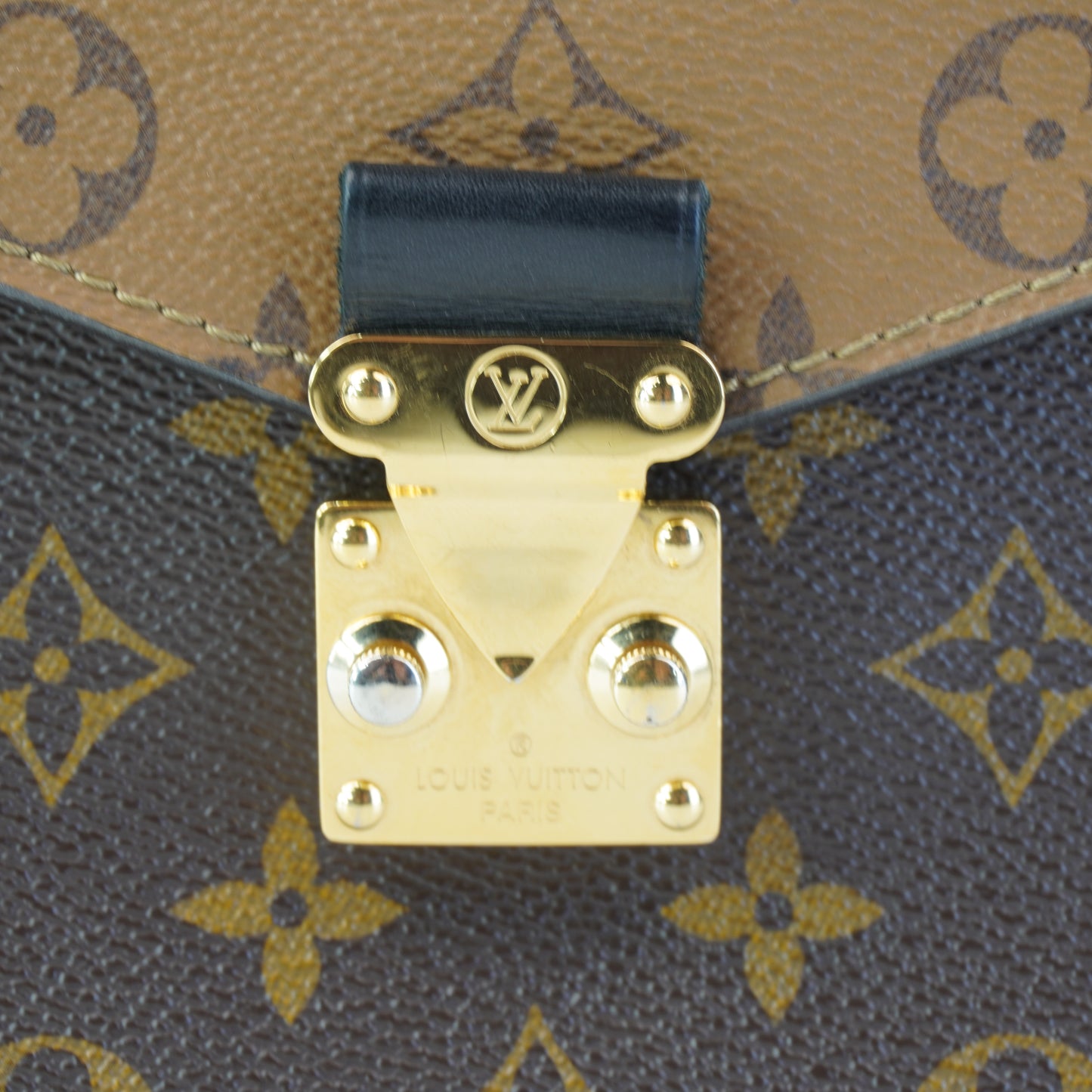 Louis Vuitton	Pochette Metis Reverse Mono Canvas