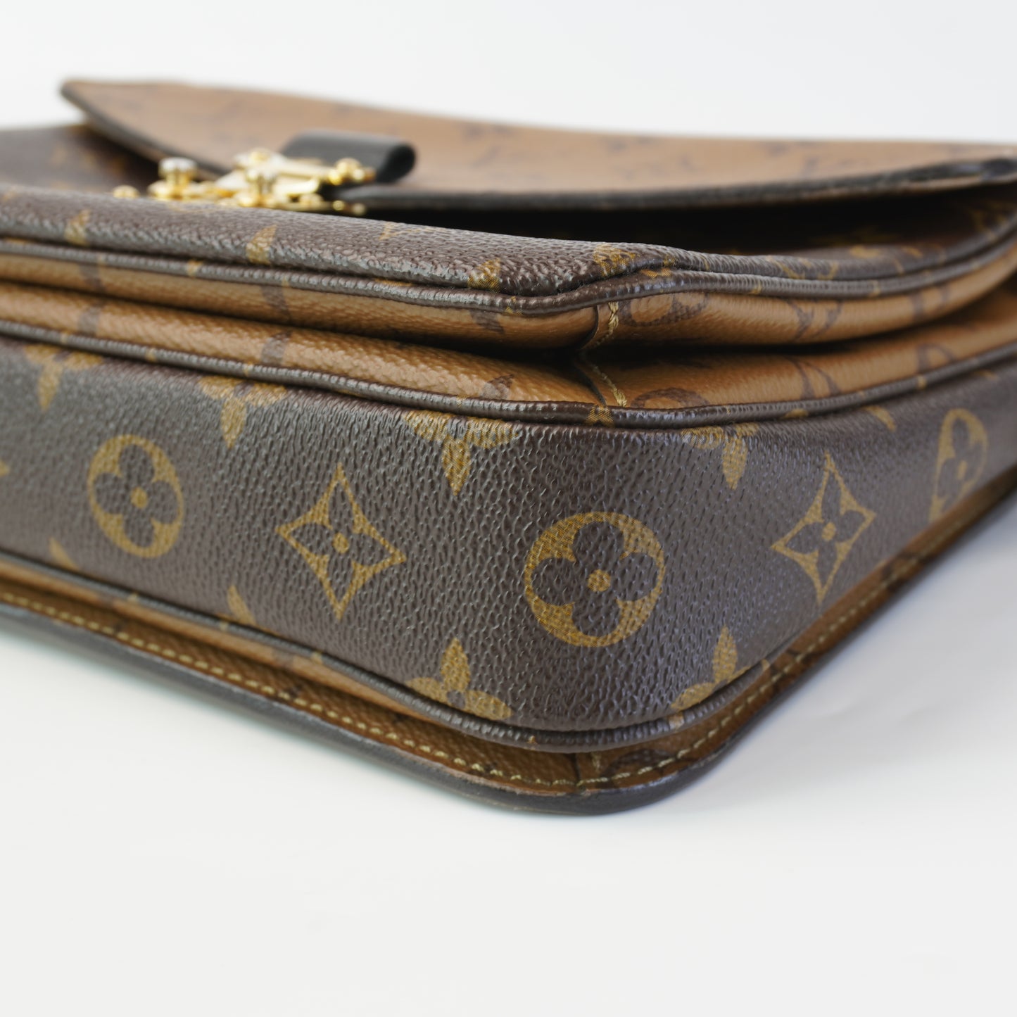Louis Vuitton	Pochette Metis Reverse Mono Canvas