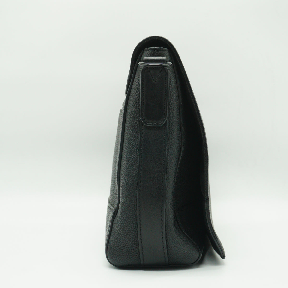 Louis Vuitton	Takeoff Messenger Bag Black Medium BHW