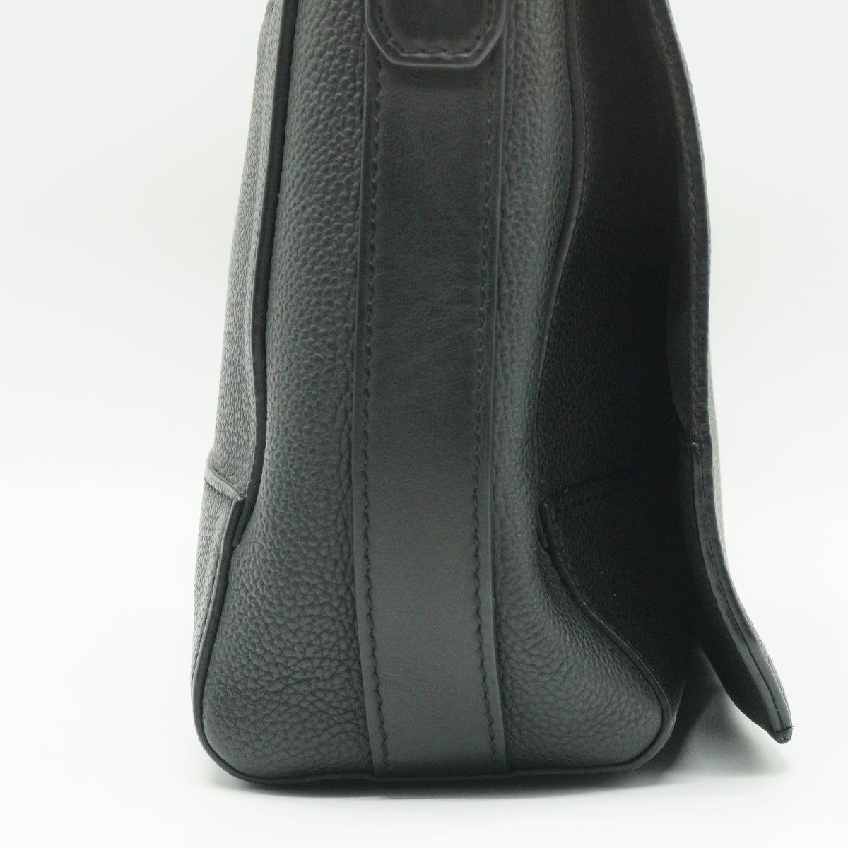 Louis Vuitton	Takeoff Messenger Bag Black Medium BHW