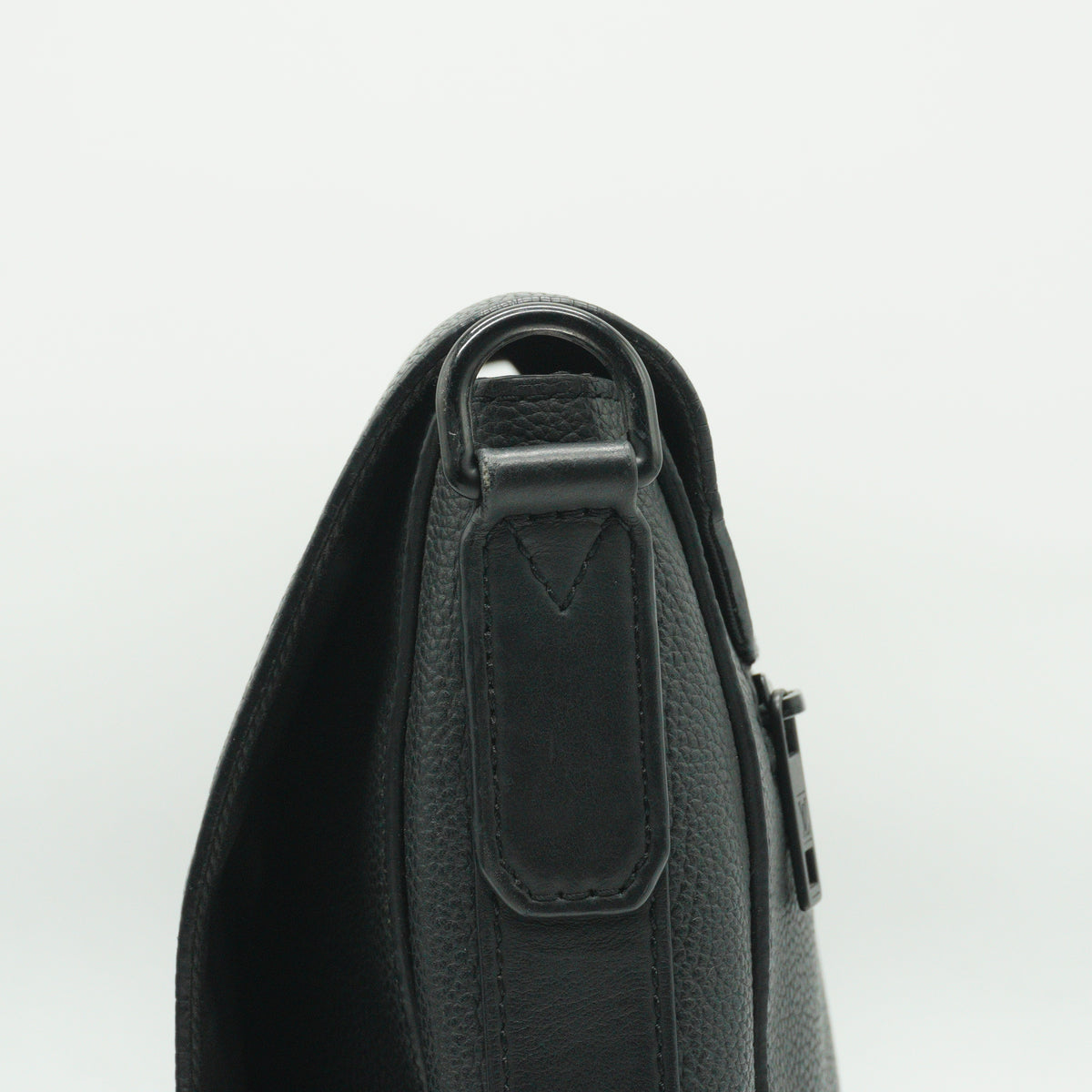 Louis Vuitton	Takeoff Messenger Bag Black Medium BHW