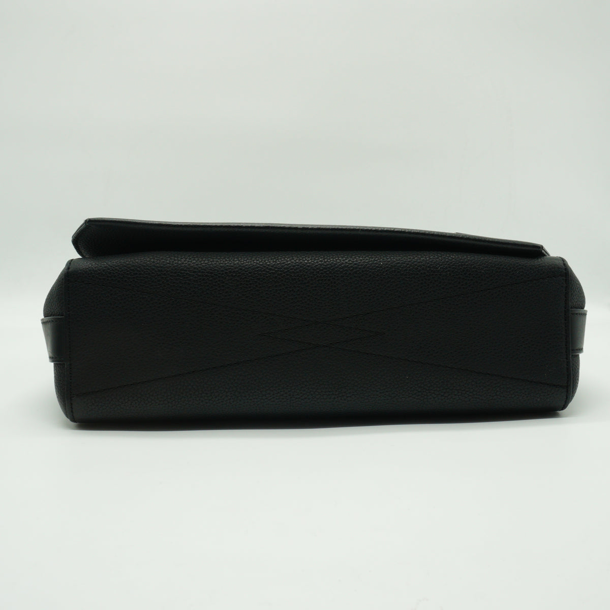 Louis Vuitton	Takeoff Messenger Bag Black Medium BHW