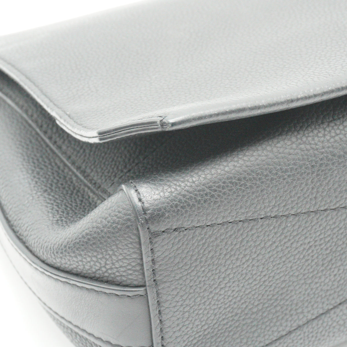 Louis Vuitton	Takeoff Messenger Bag Black Medium BHW