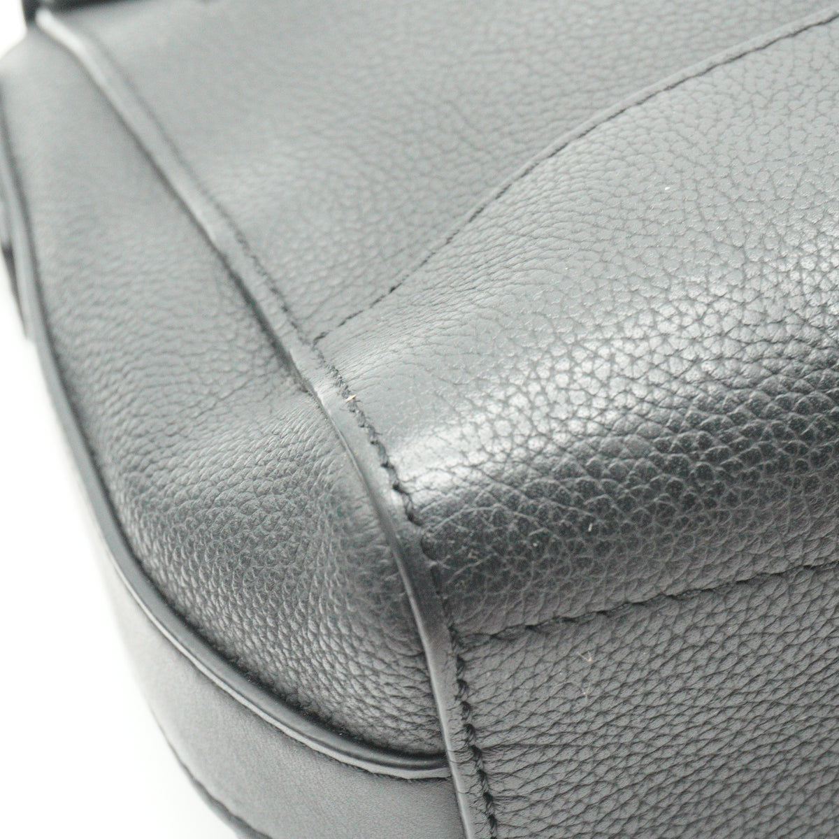 Louis Vuitton	Takeoff Messenger Bag Black Medium BHW