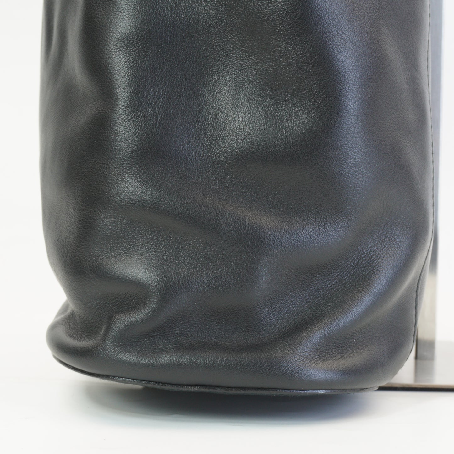 Gucci Calfskin Ring Bucket Bag Black MHW Medium