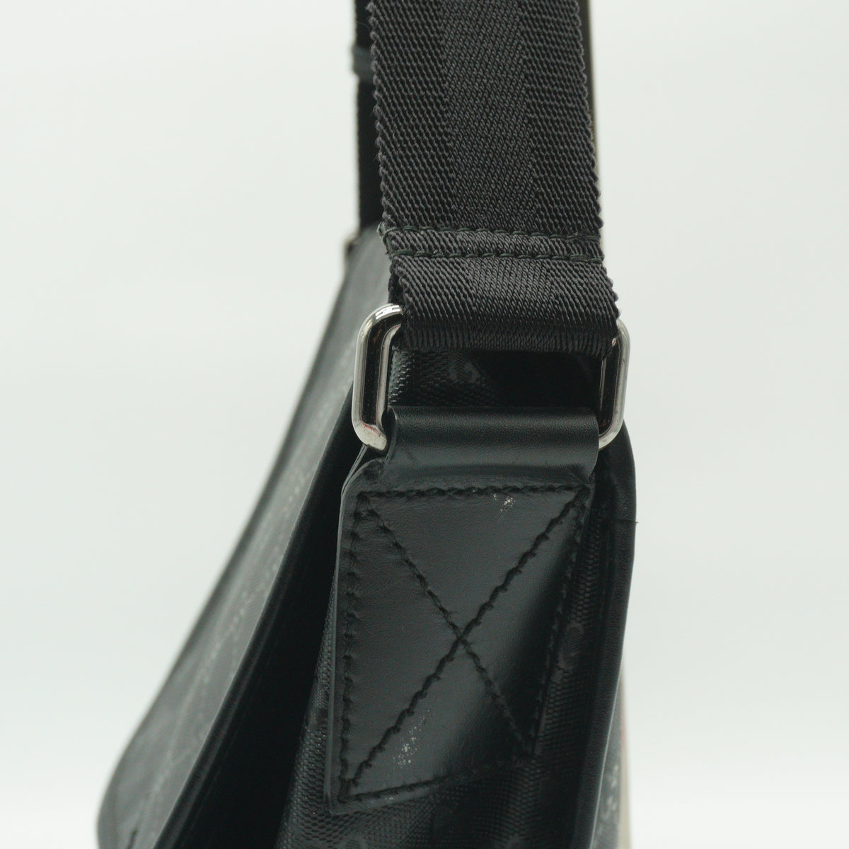 Gucci Imprinete GG SUpreme Medium Messenger