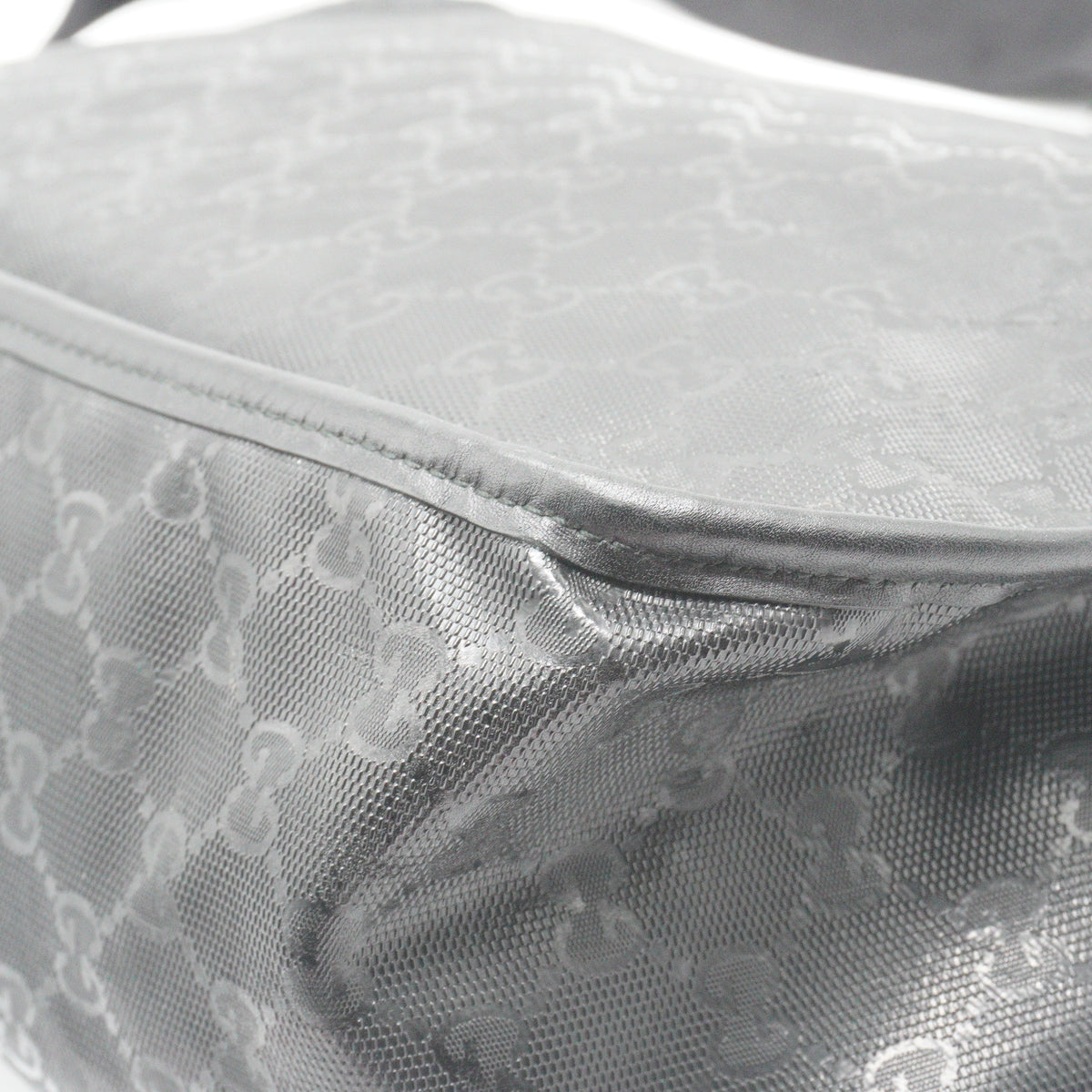 Gucci Imprinete GG SUpreme Medium Messenger