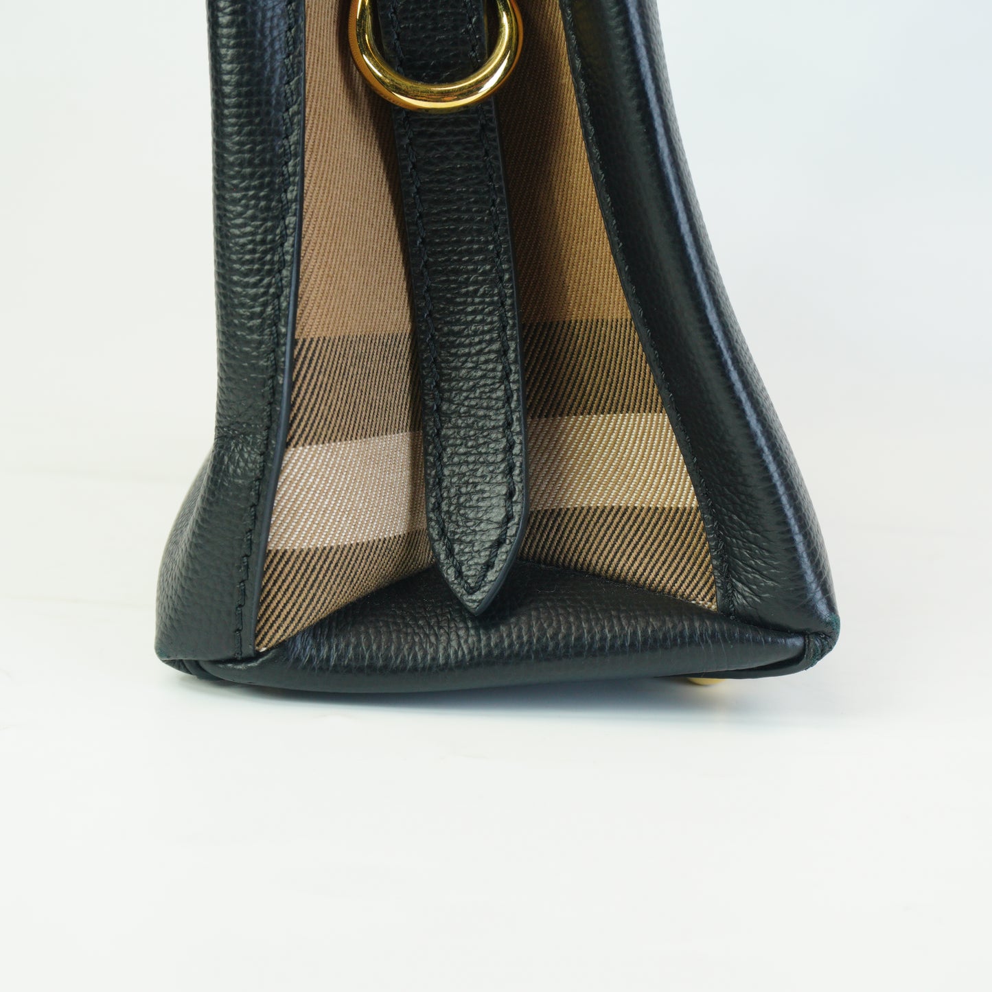 Burberry	Camberley Black Medium GHW