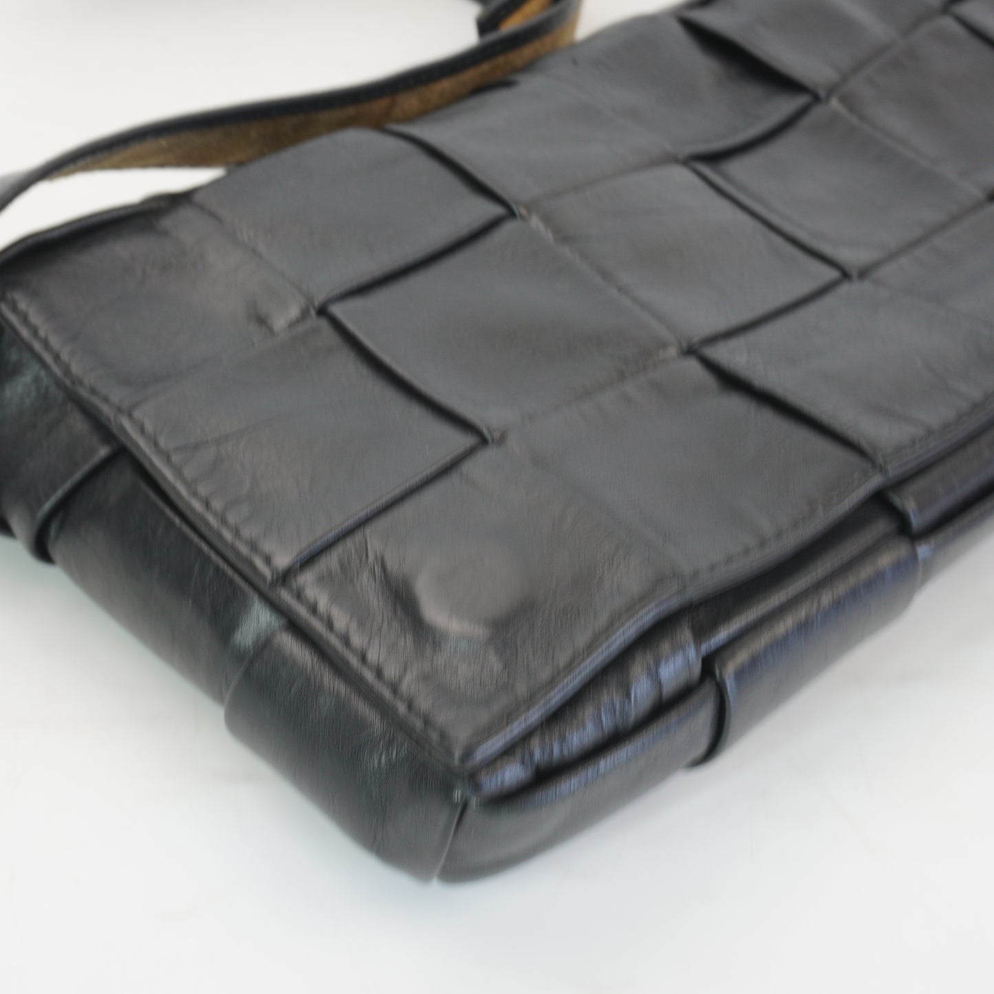 Bottega Veneta Black Intreciato Leather Cassete Bag
