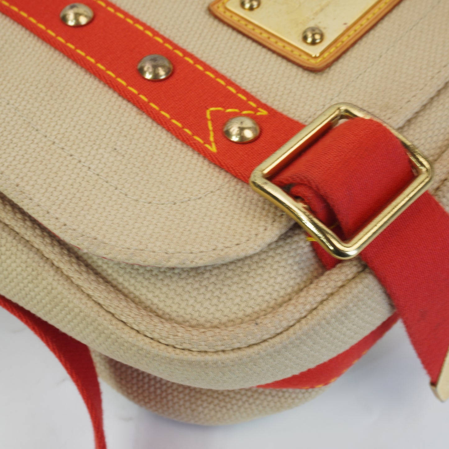 Louis Vuitton	Antigua Buzas PM Messenger Bag GHW Medium
