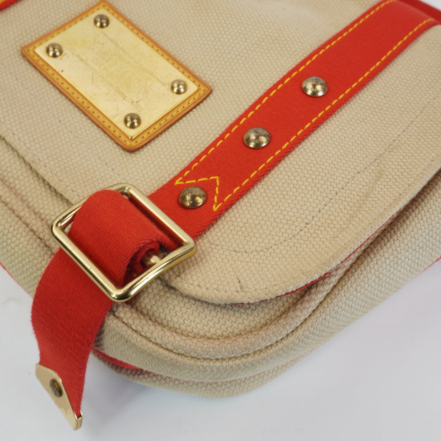 Louis Vuitton	Antigua Buzas PM Messenger Bag GHW Medium