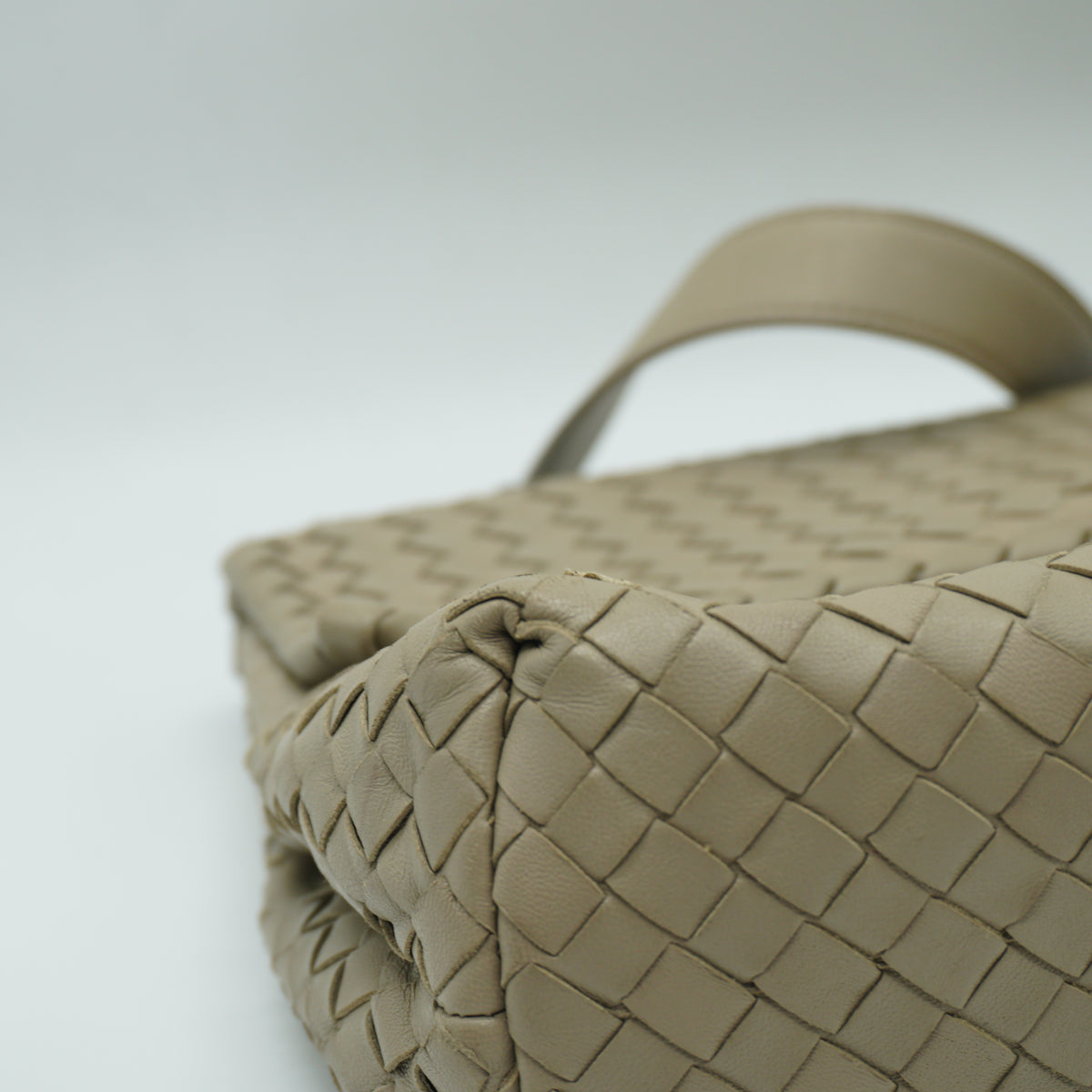 Bottega Veneta Intrecciato Leather clutch Flap shoulder bag medium light grey BHW