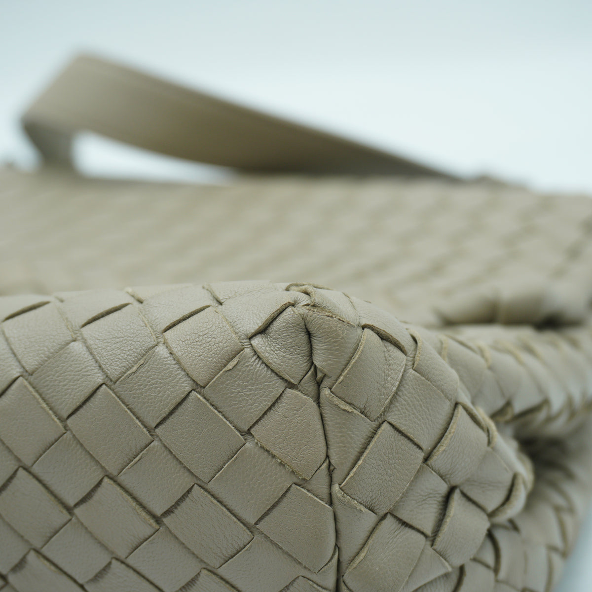 Bottega Veneta Intrecciato Leather clutch Flap shoulder bag medium light grey BHW
