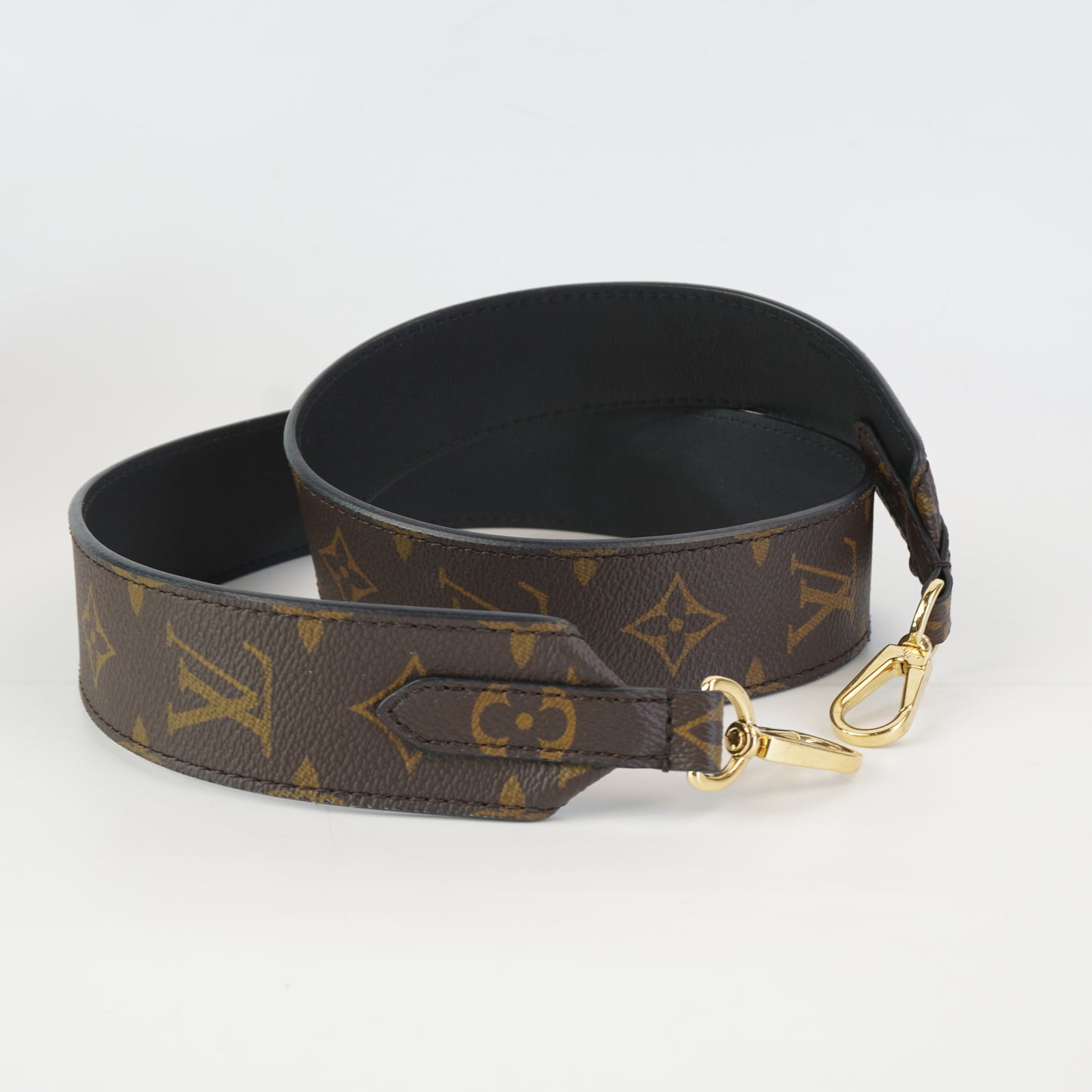Louis Vuitton	On the Go Eastwest