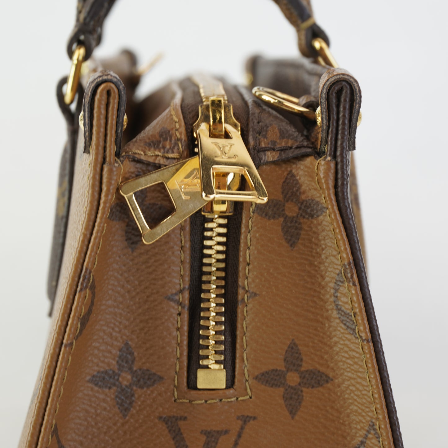 Louis Vuitton	On the Go Eastwest