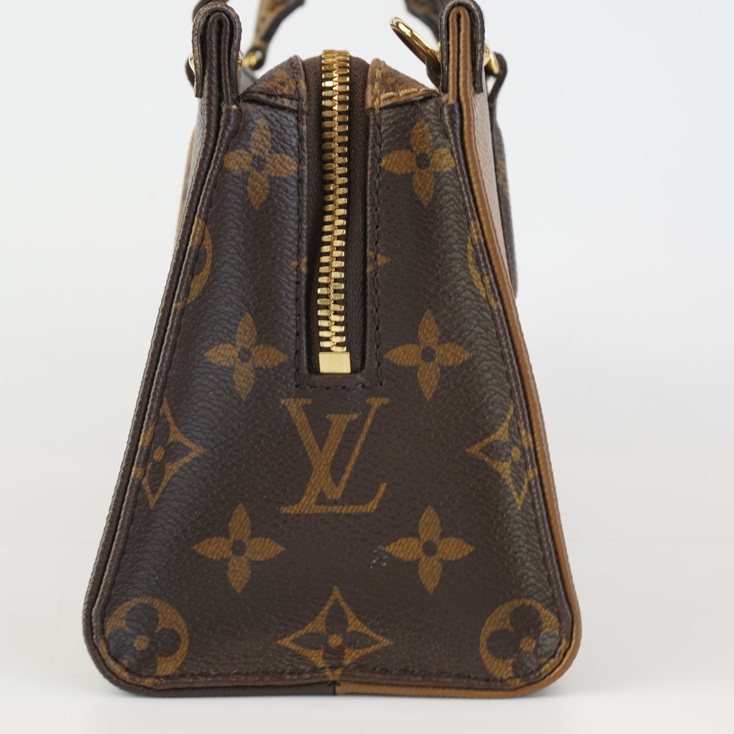 Louis Vuitton	On the Go Eastwest