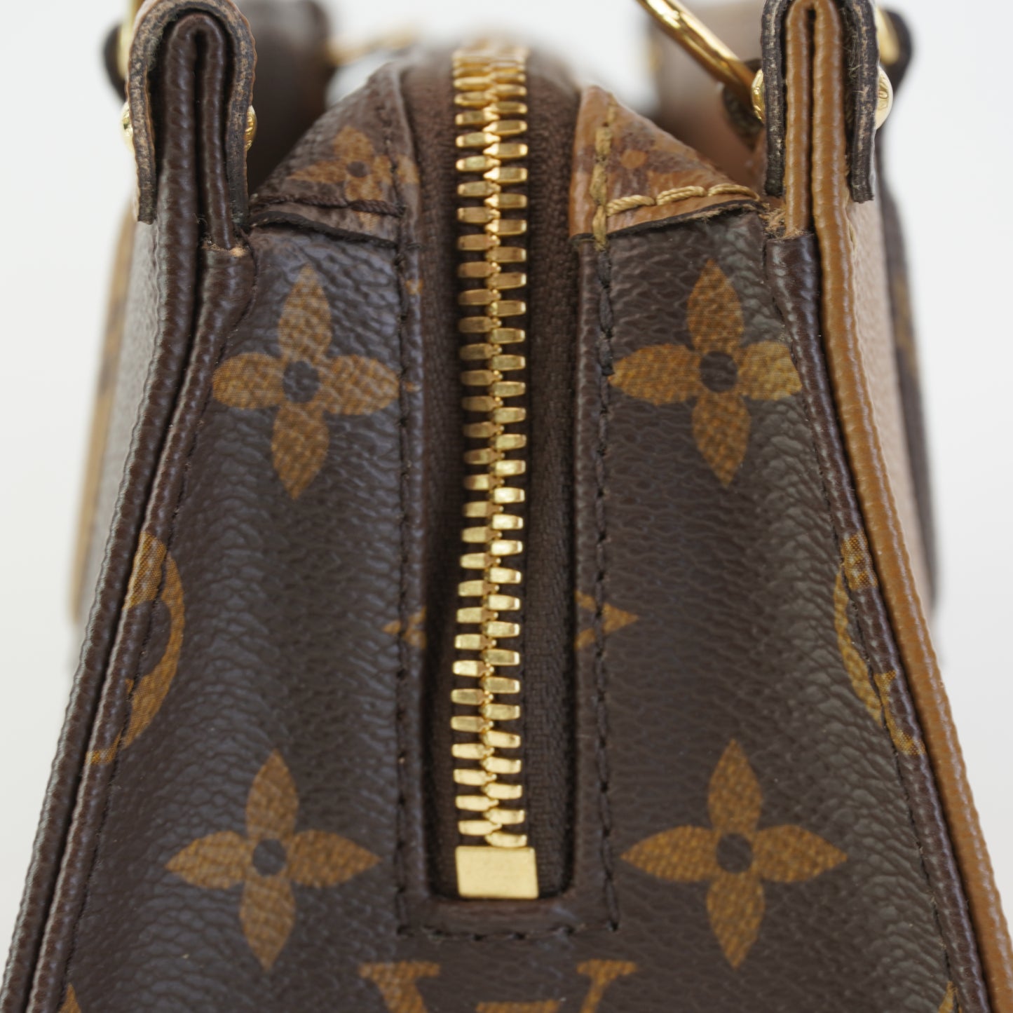 Louis Vuitton	On the Go Eastwest