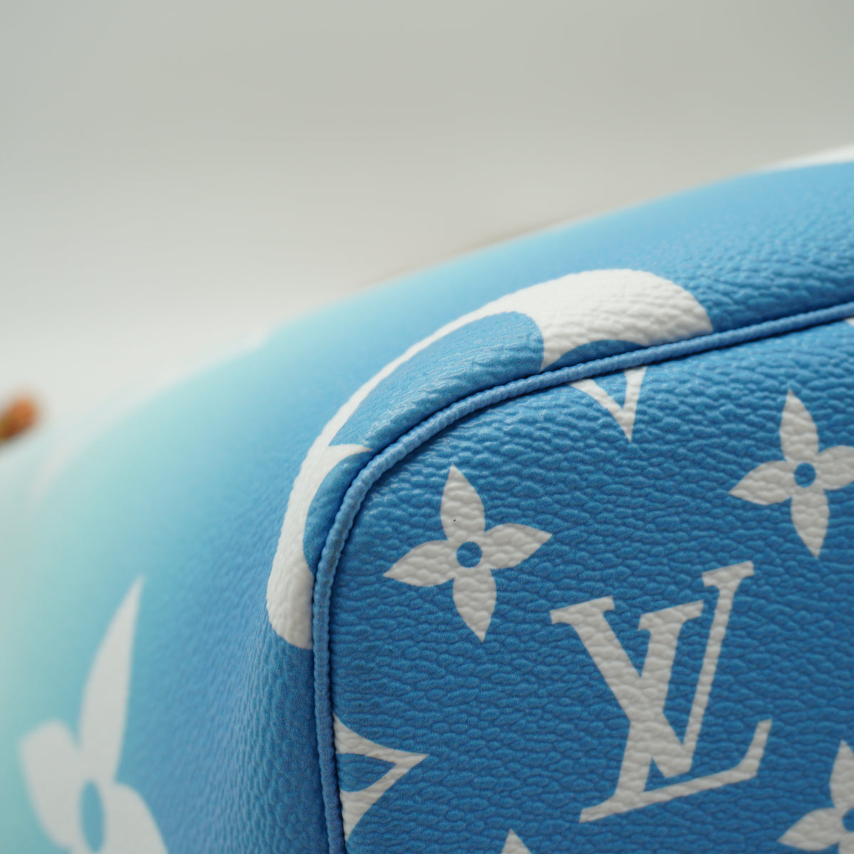 Louis Vuitton	Giant By The Pool NeverFull MM GHW