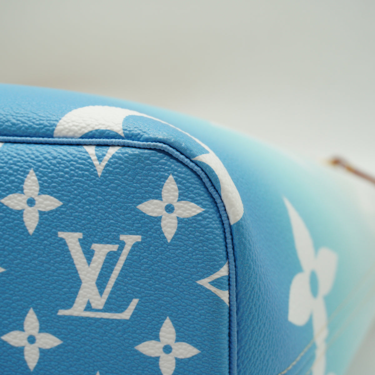 Louis Vuitton	Giant By The Pool NeverFull MM GHW