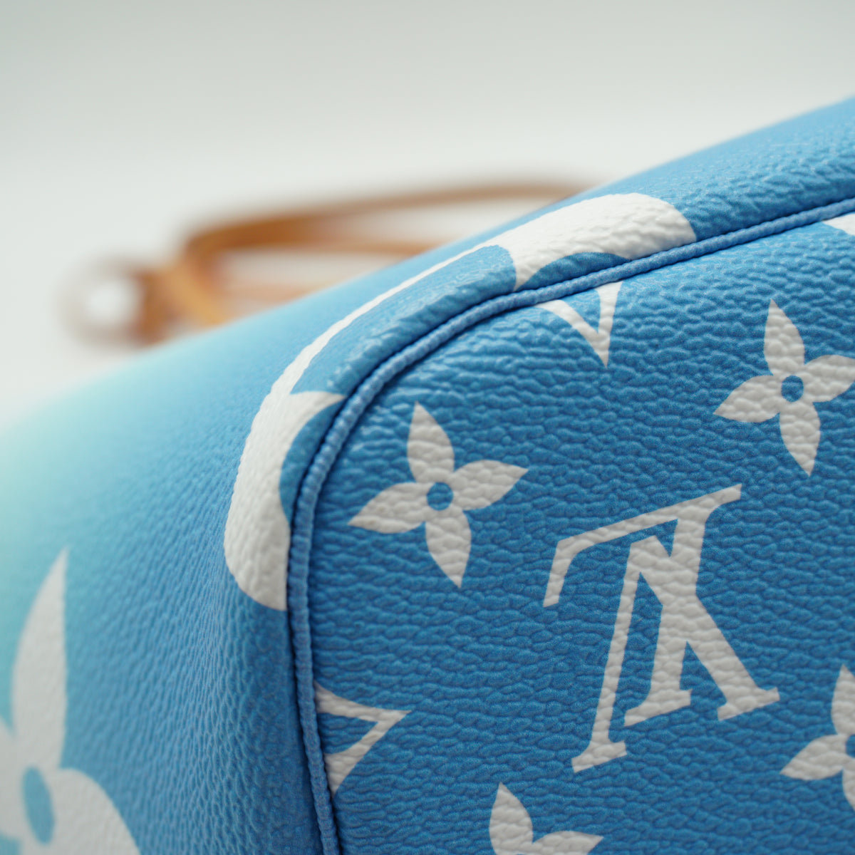Louis Vuitton	Giant By The Pool NeverFull MM GHW