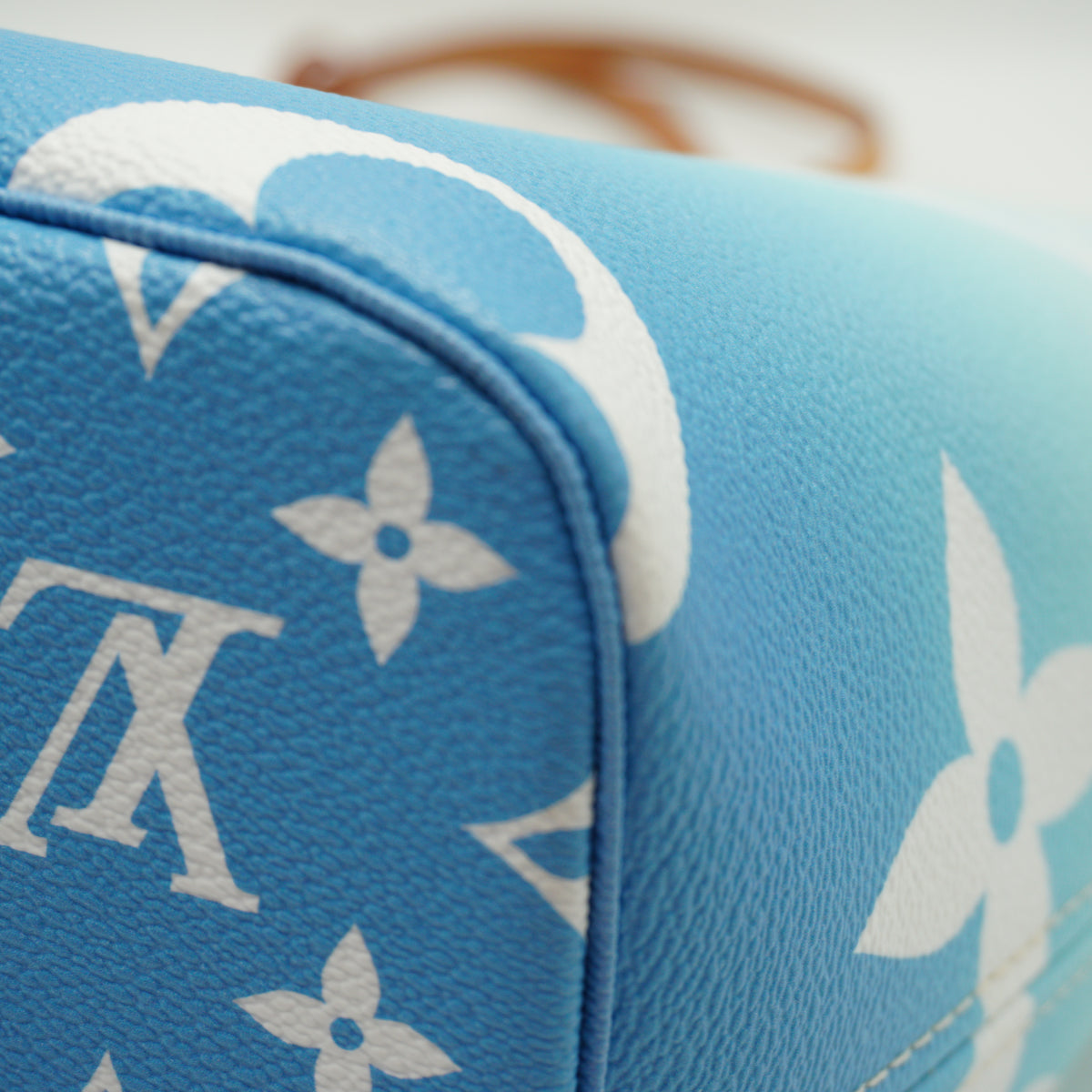 Louis Vuitton	Giant By The Pool NeverFull MM GHW