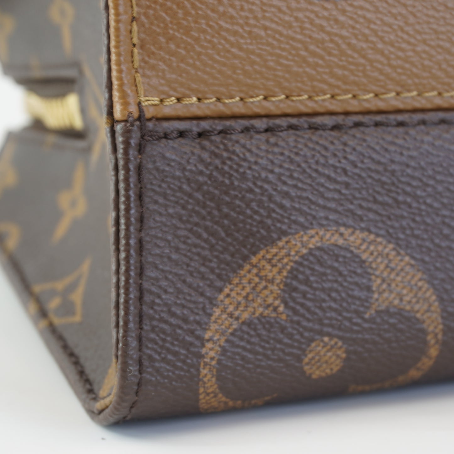Louis Vuitton	On the Go Eastwest