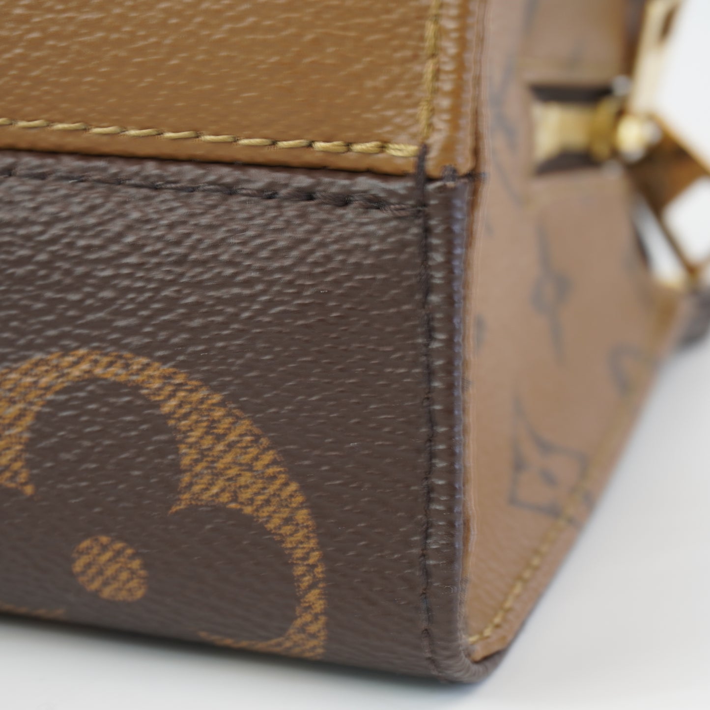 Louis Vuitton	On the Go Eastwest