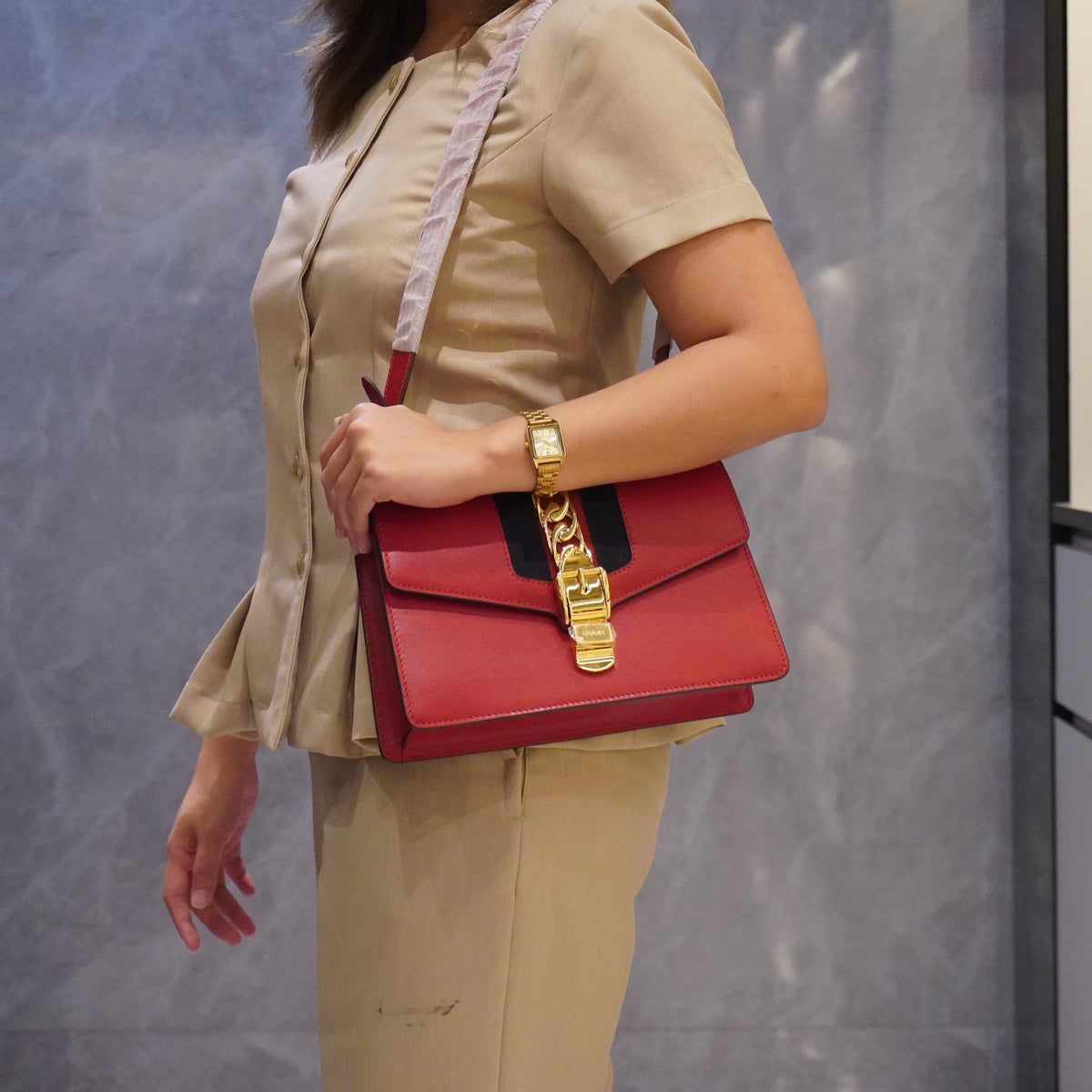 Gucci	Sylvie Shoulder Red Bag Medium GHW