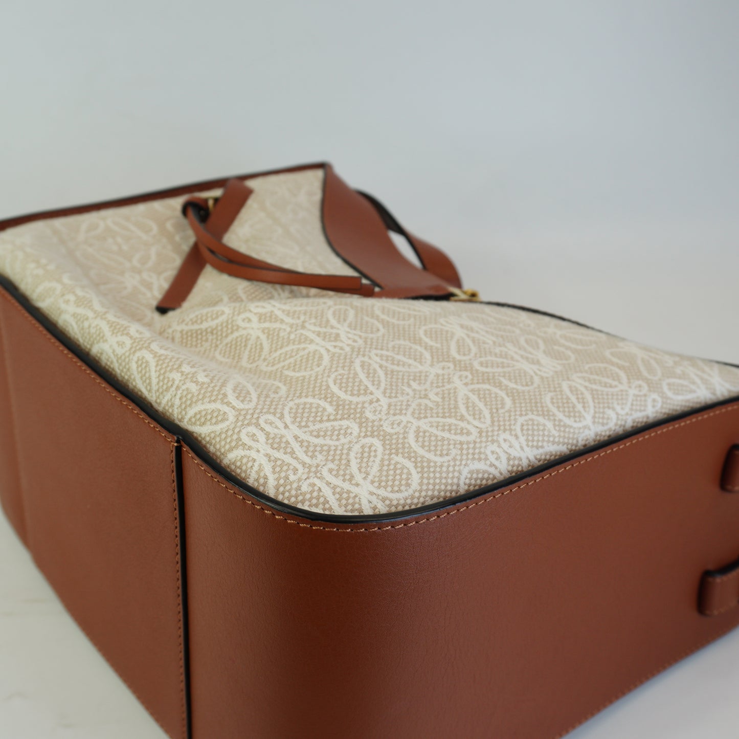 Loewe Hammock Bag Medium GHW