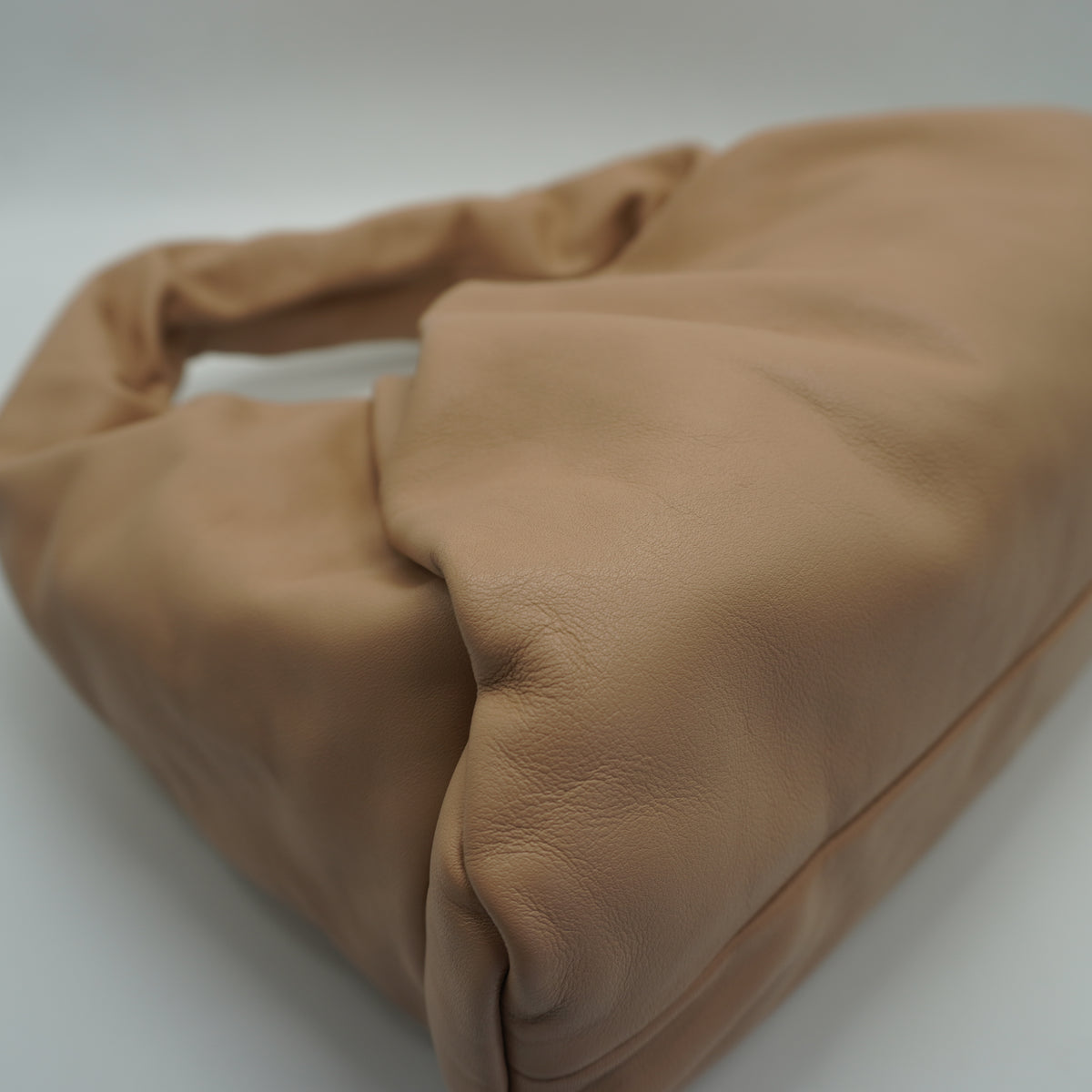 Bottega Veneta	Shoulder pouch large beige GHW