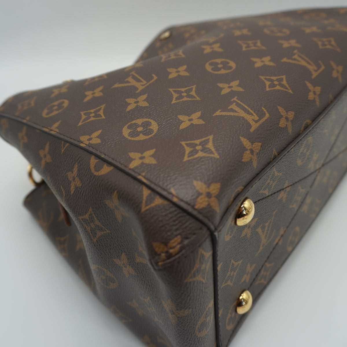 Louis Vuitton	Montaigne Monogram Canvas GHW Medium
