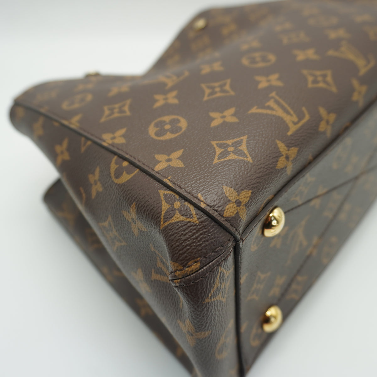 Louis Vuitton	Montaigne Monogram Canvas GHW Medium