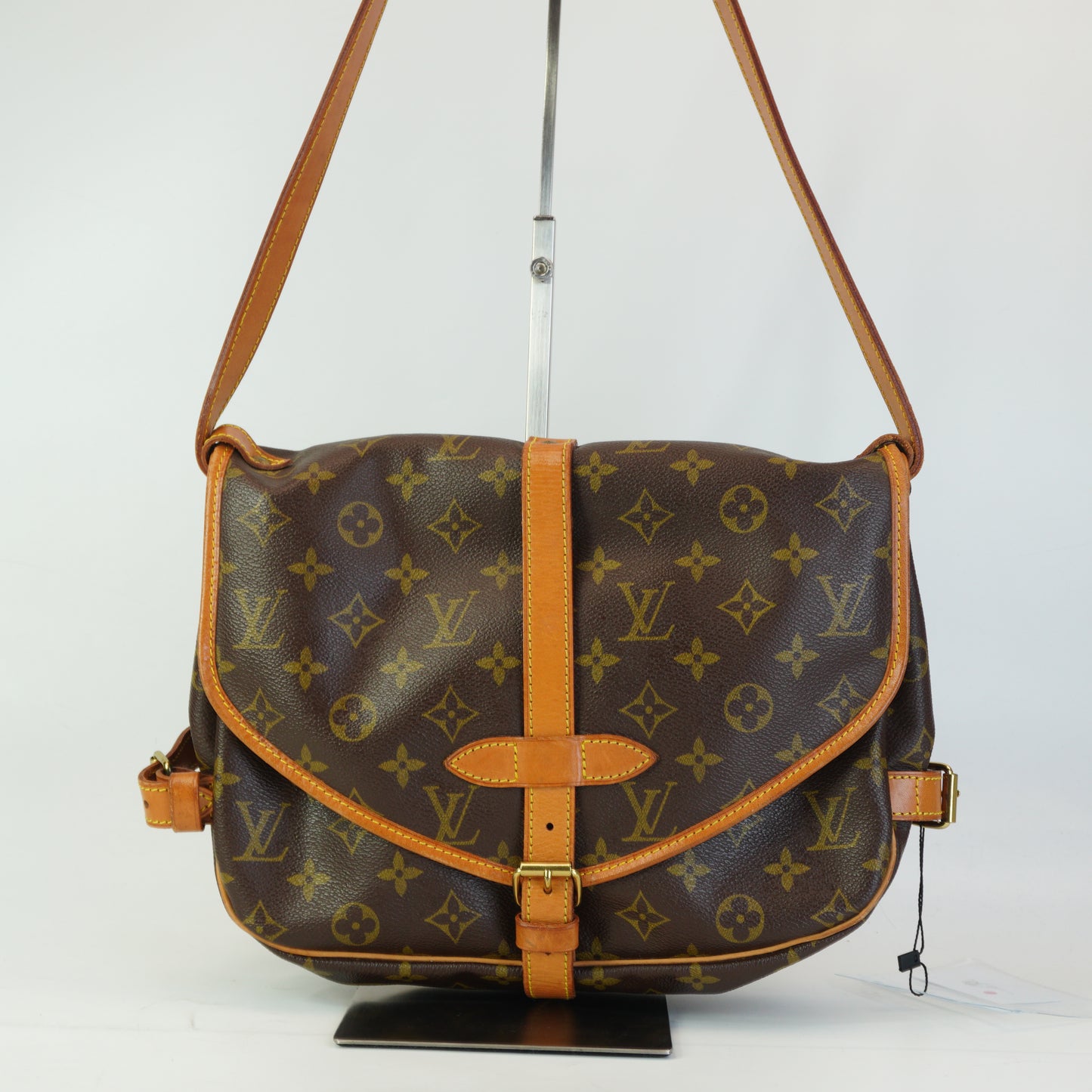 Louis Vuitton	Saumur 30 Shoulder Bag GHW