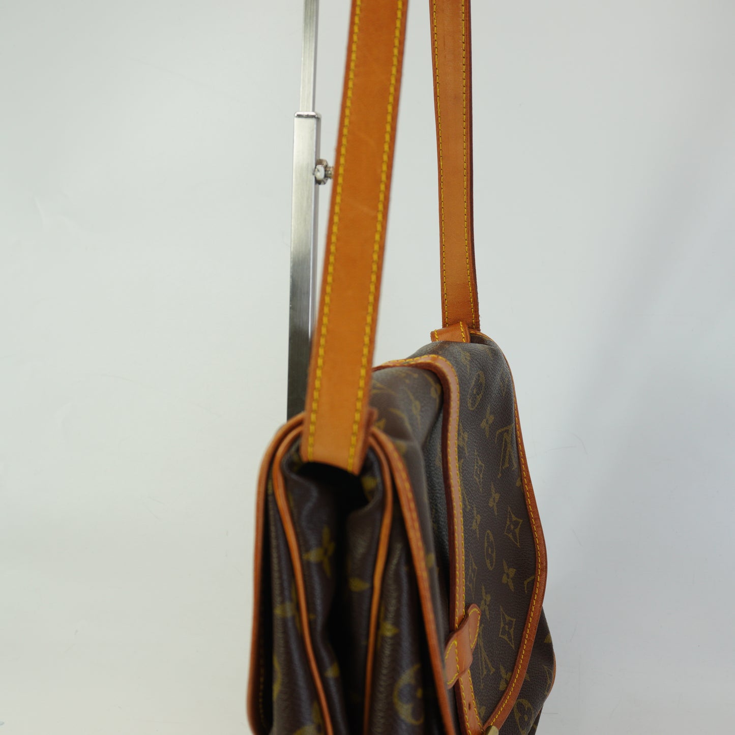 Louis Vuitton	Saumur 30 Shoulder Bag GHW