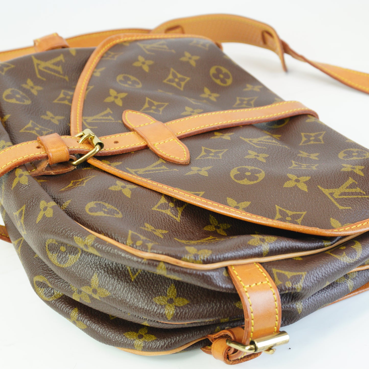 Louis Vuitton	Saumur 30 Shoulder Bag GHW