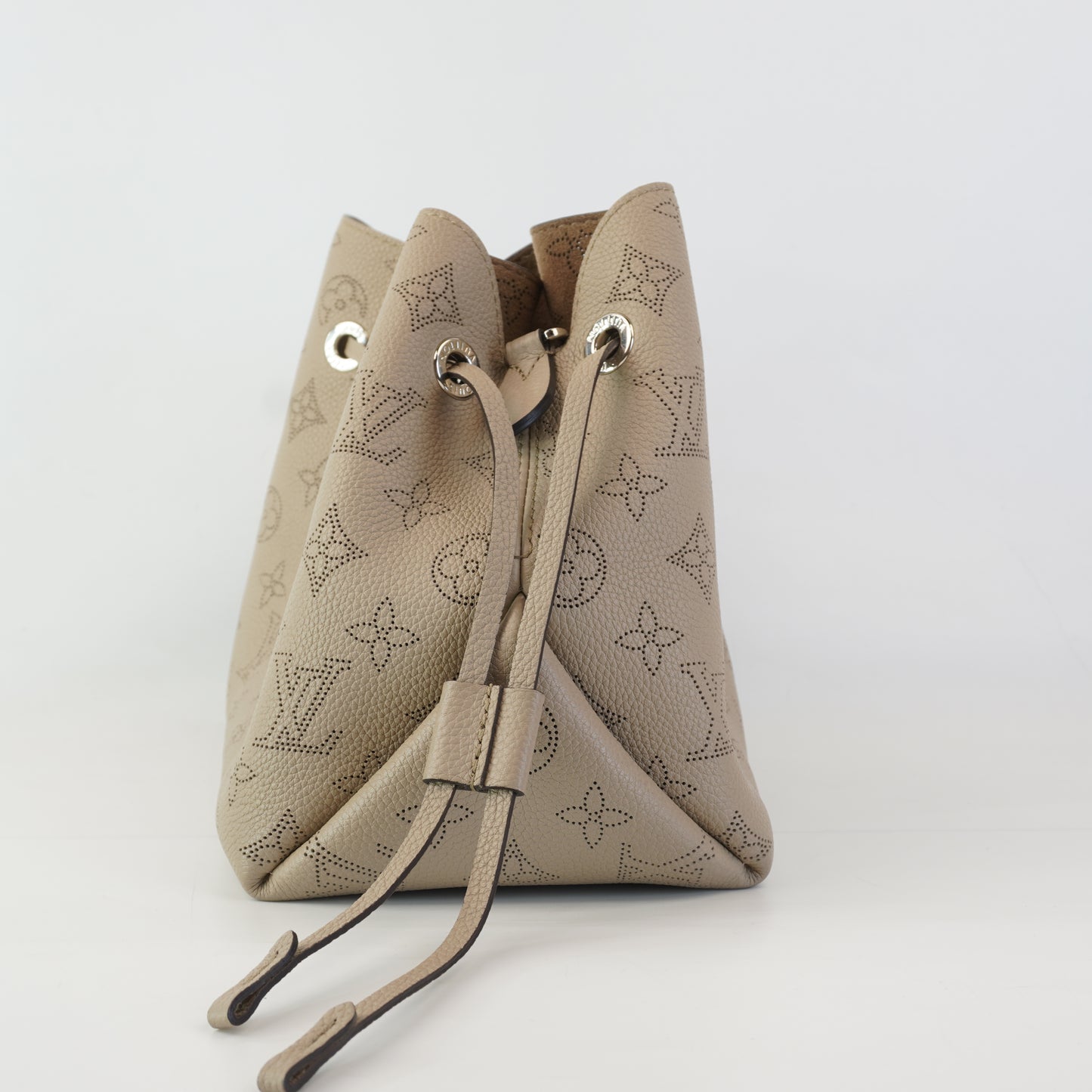 Louis Vuitton	Bella Bucket