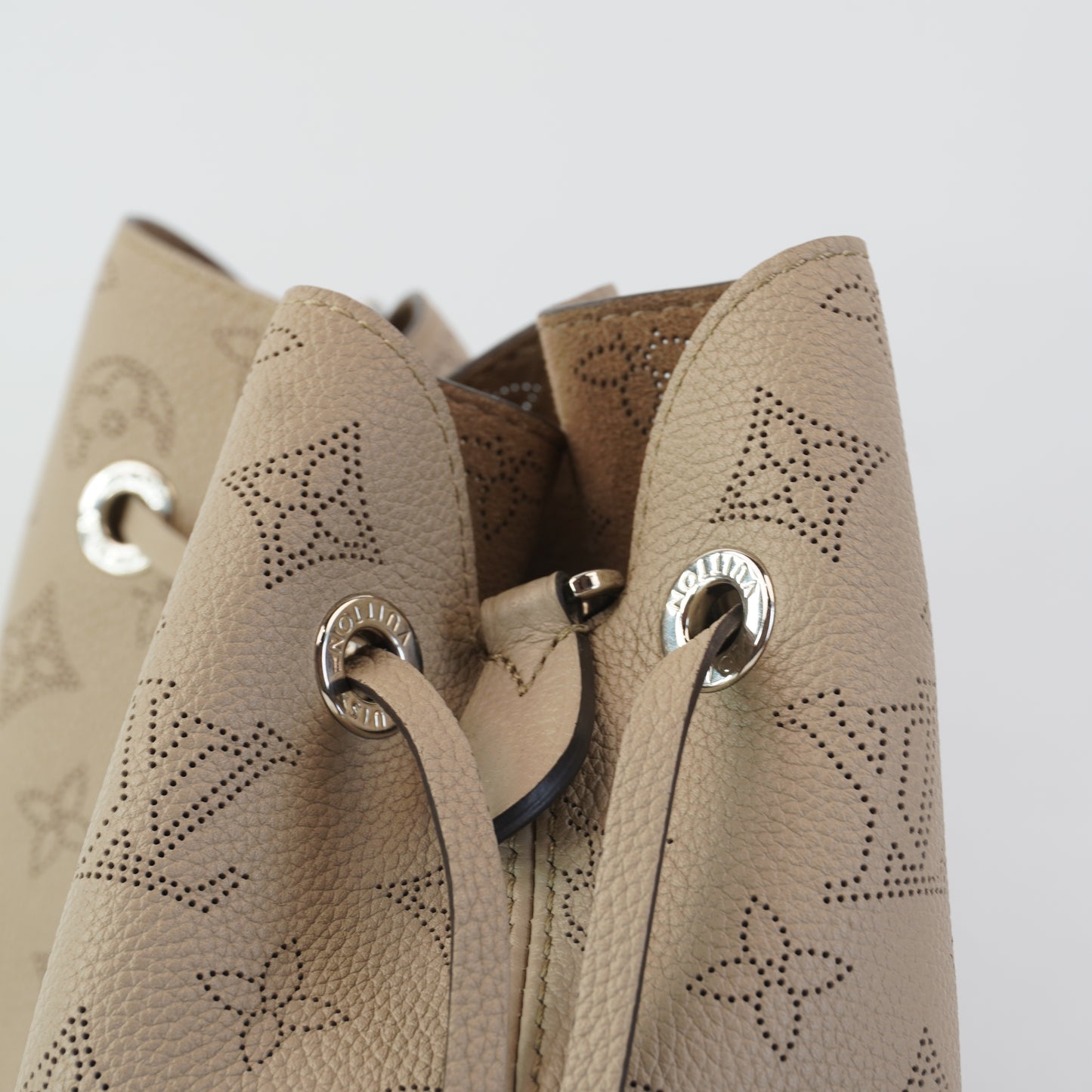 Louis Vuitton	Bella Bucket