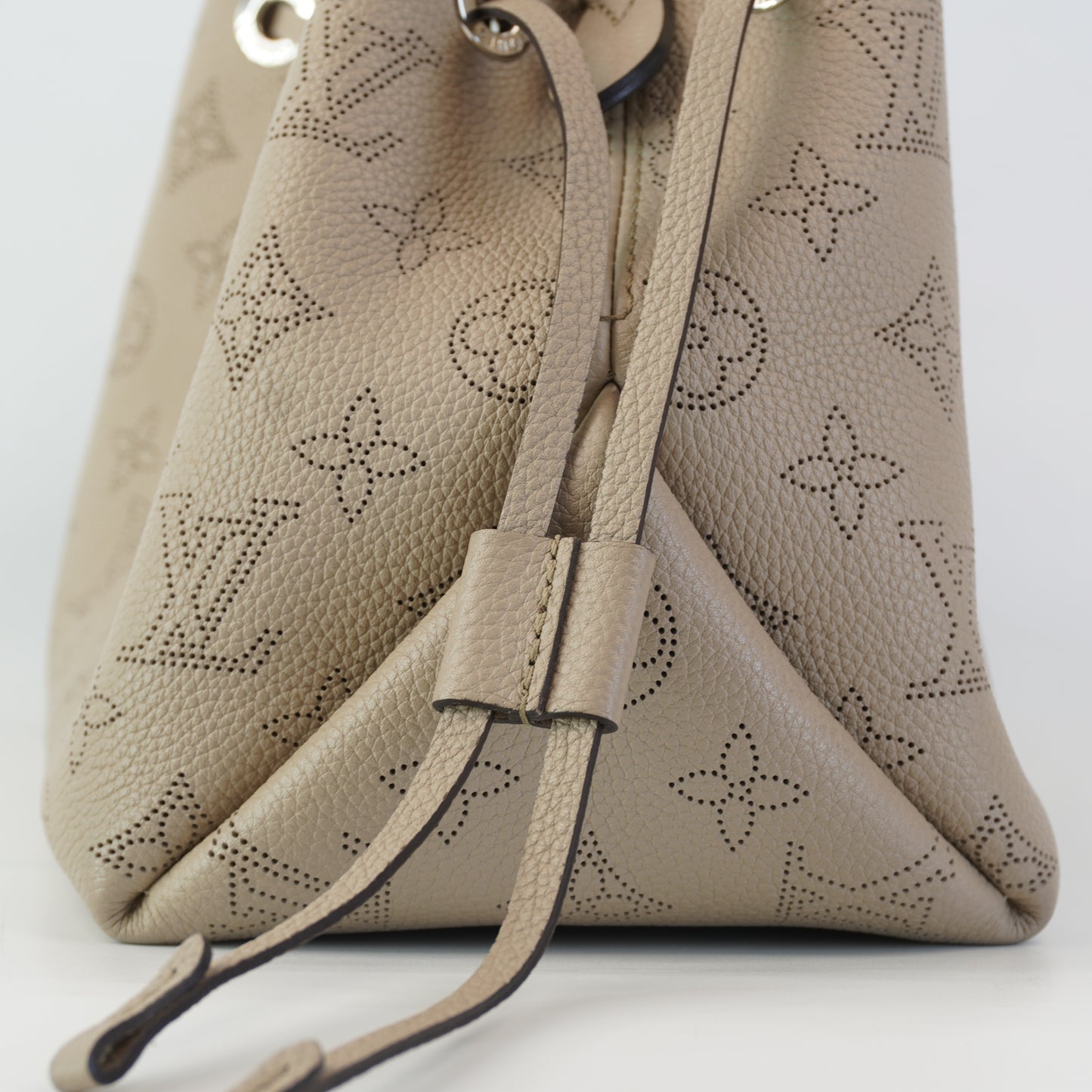 Louis Vuitton	Bella Bucket