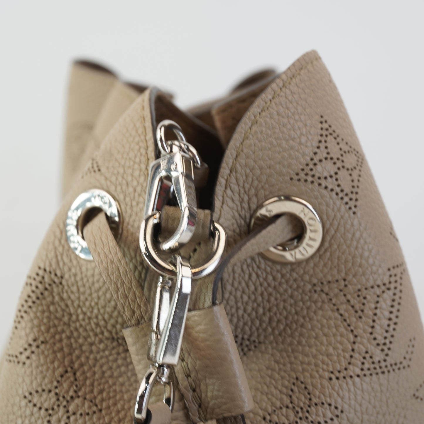 Louis Vuitton	Bella Bucket