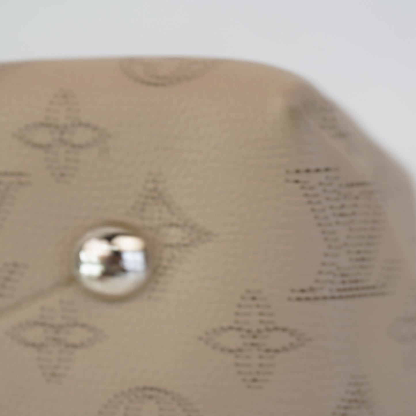 Louis Vuitton	Bella Bucket
