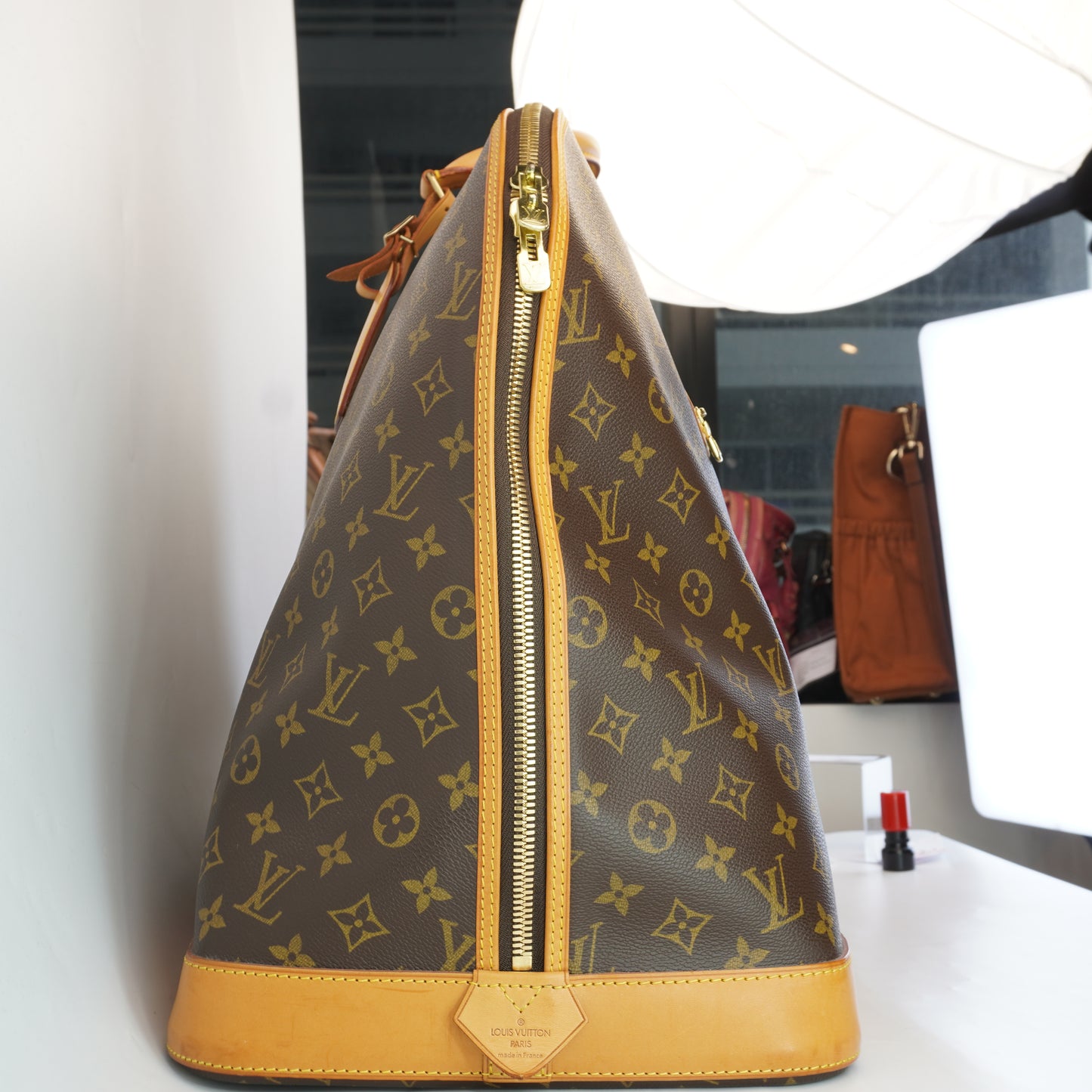 Louis Vuitton	Alma Voyage GM