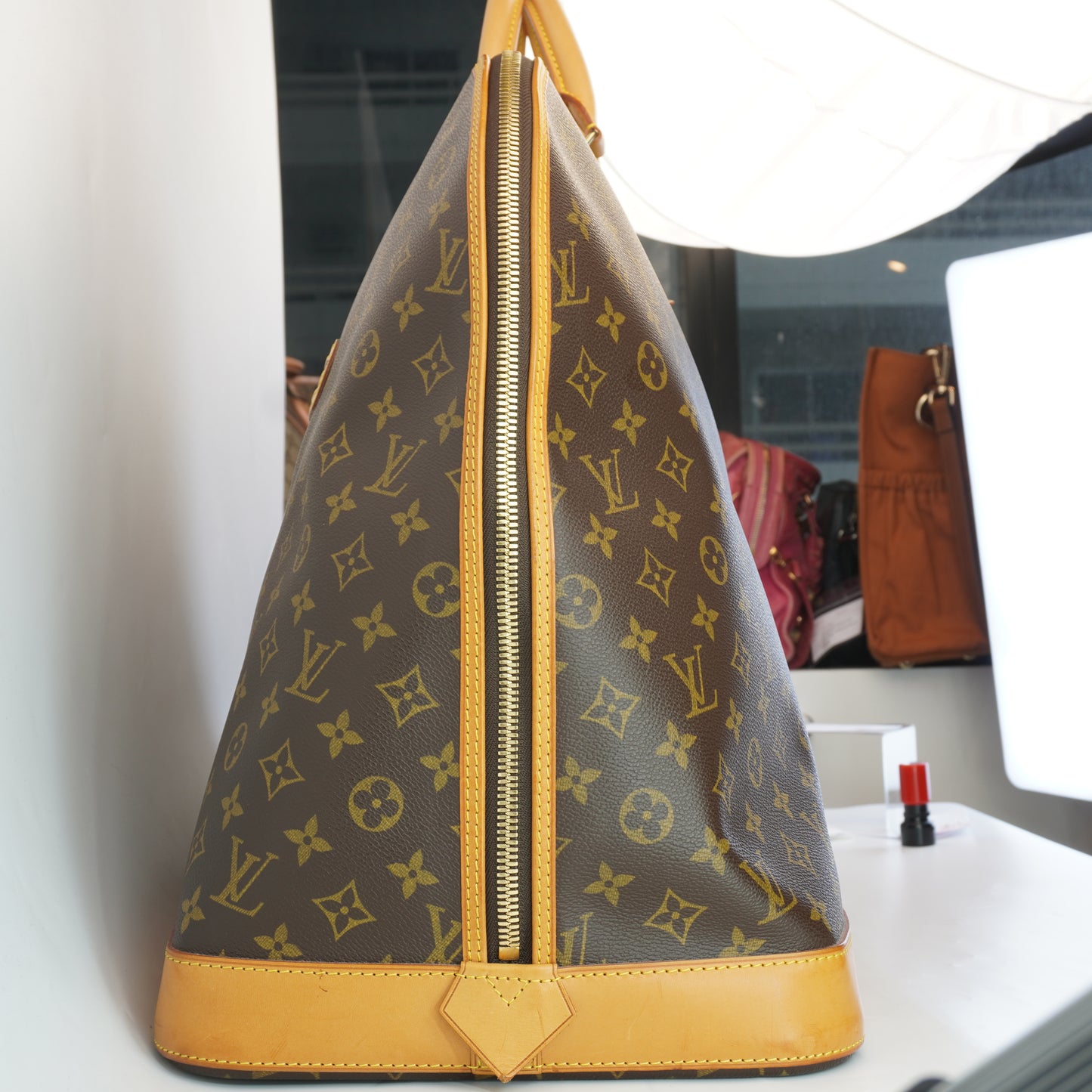 Louis Vuitton	Alma Voyage GM
