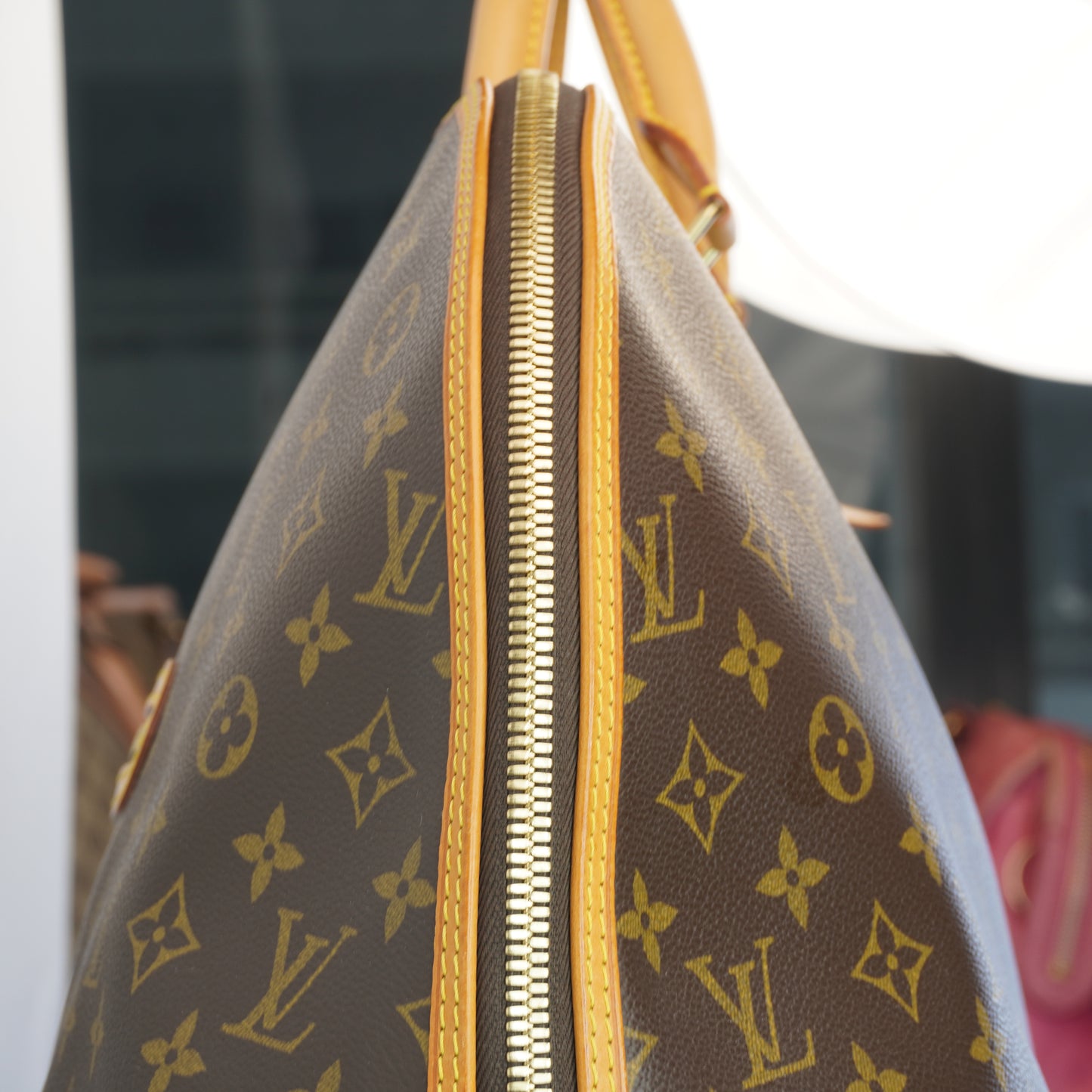 Louis Vuitton	Alma Voyage GM