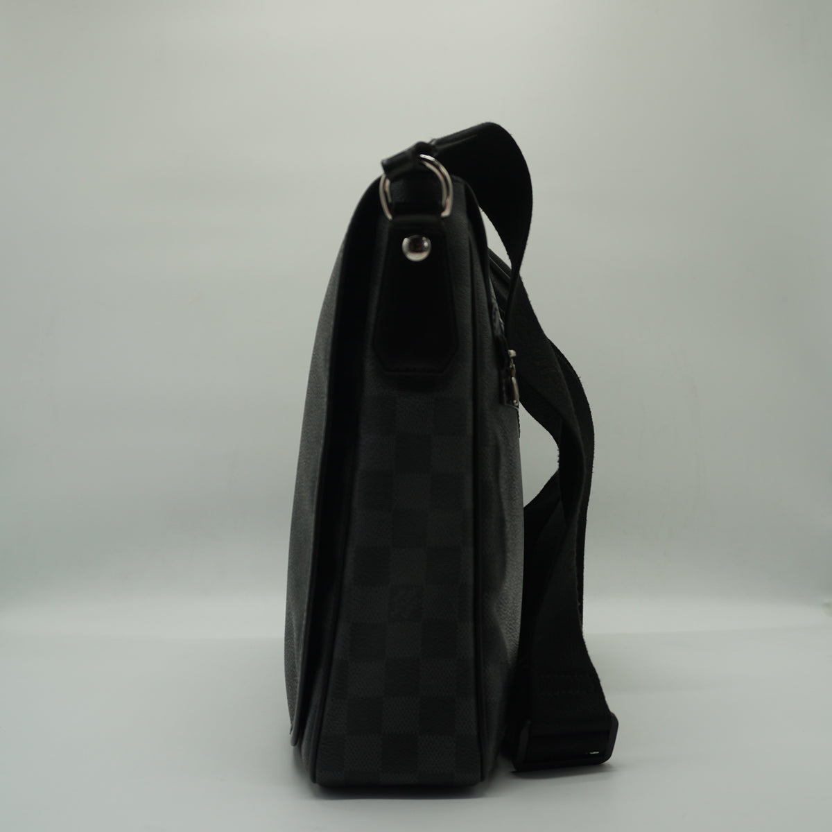Louis Vuitton	Messenger Bag DE Medium SHW