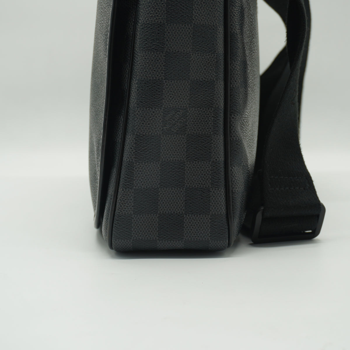 Louis Vuitton	Messenger Bag DE Medium SHW