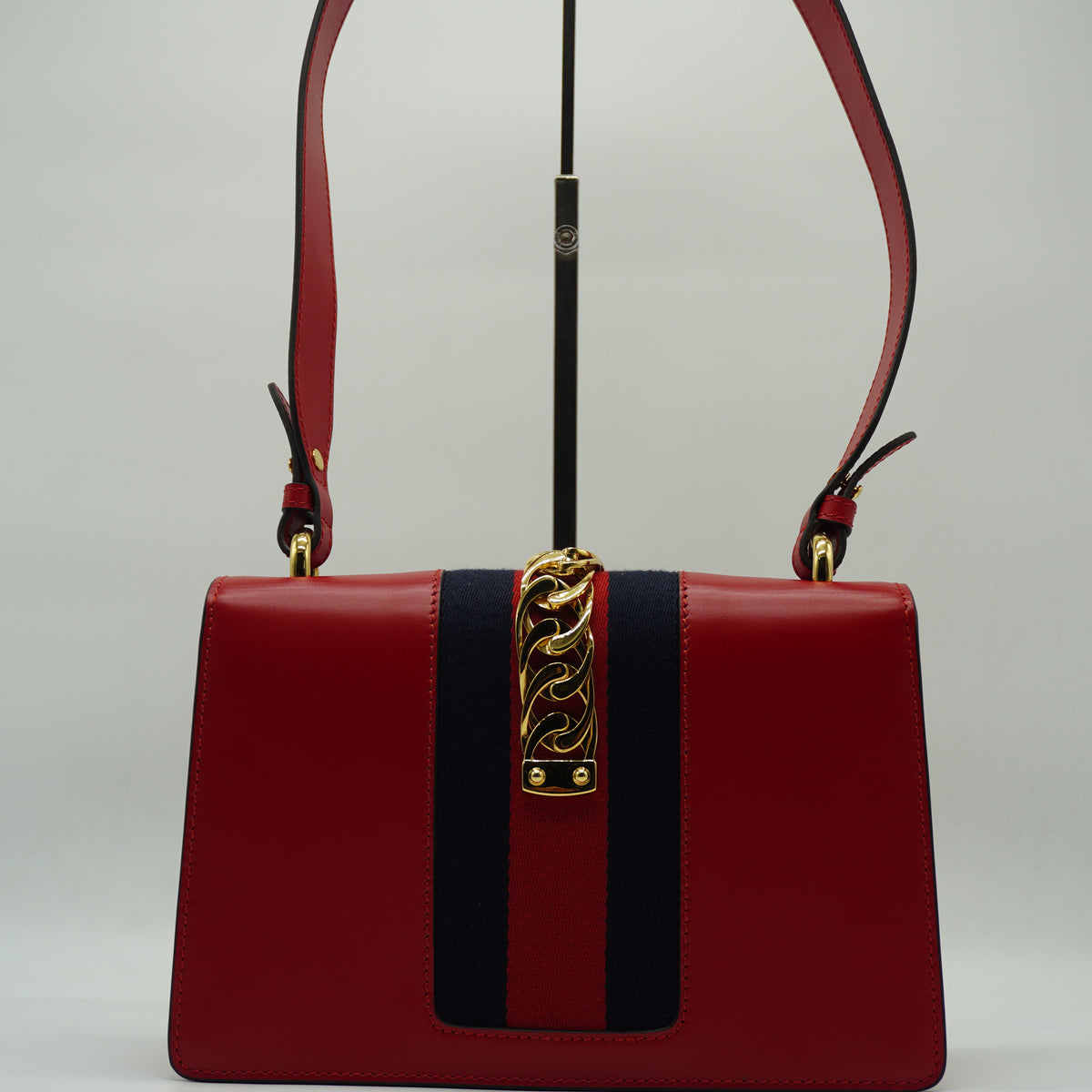 Gucci	Sylvie Shoulder Red Bag Medium GHW